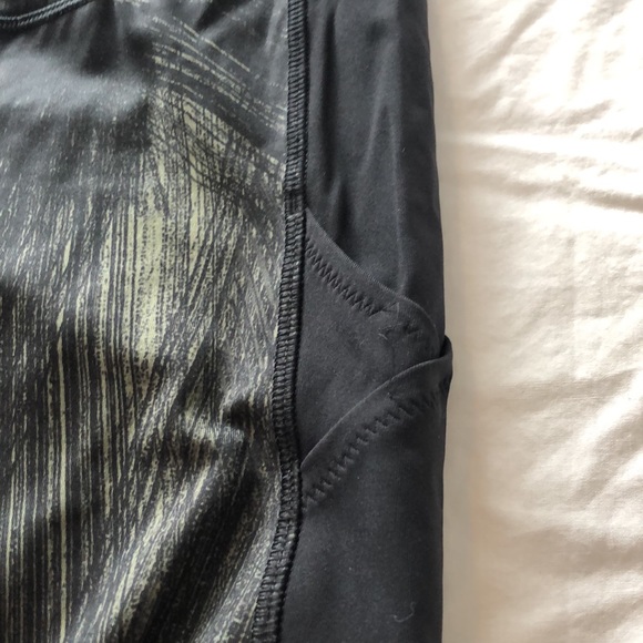 Lululemon black and army green leggings - Picture 4 of 9